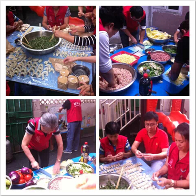 包餃子，其中有一位60多歲的老奶奶也是義工哦