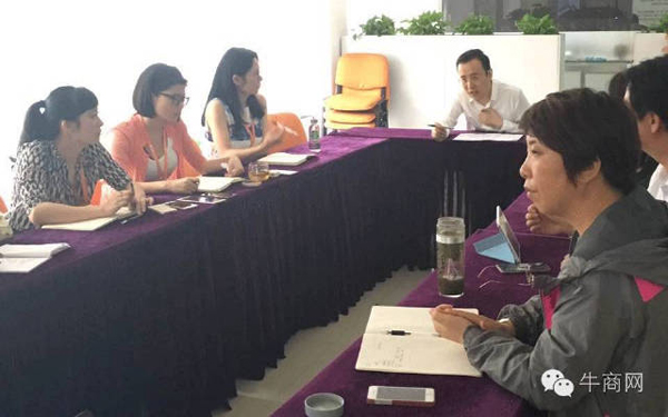 專家團(tuán)隊(duì)緊急會(huì)議現(xiàn)場 