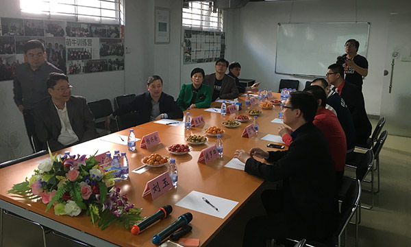 陳翼明副市長一行聽取了牛商網(wǎng)的匯報